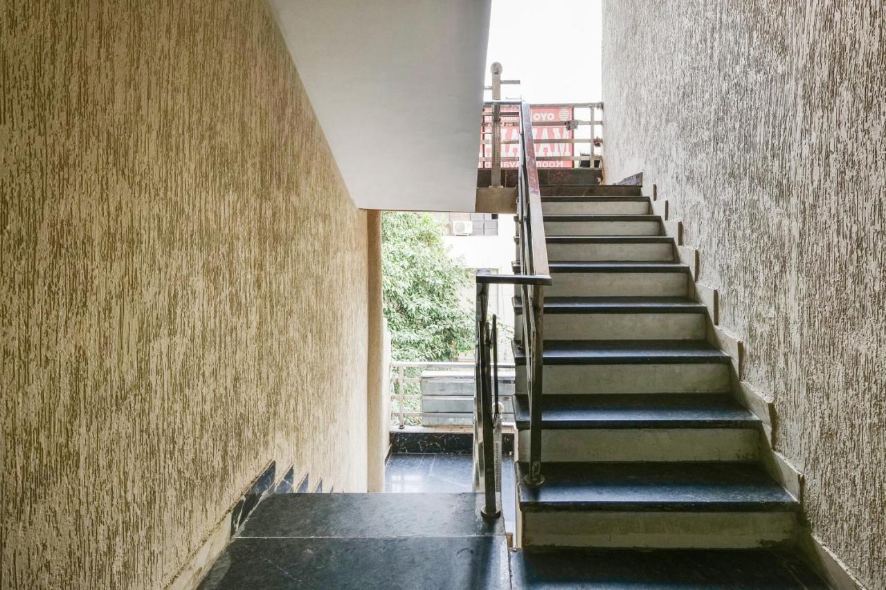 Oyo Flagship 81486 Hotel Mahalaxmi Guesthouse ニューデリー エクステリア 写真