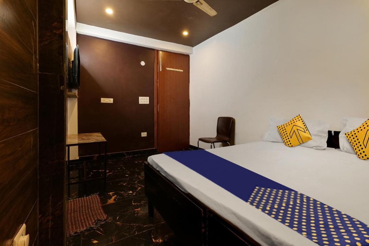 Oyo Flagship 81486 Hotel Mahalaxmi Guesthouse ニューデリー エクステリア 写真